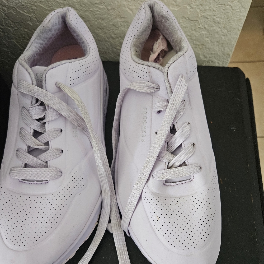 Skechers lavender colorvibe size 6 in girls but will fit 7.5 in womens